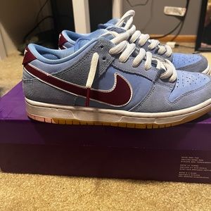 phillis dunks SB size 7